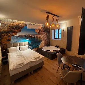 provenir-home-kwiatowa-5.poznan-hotels.com/
